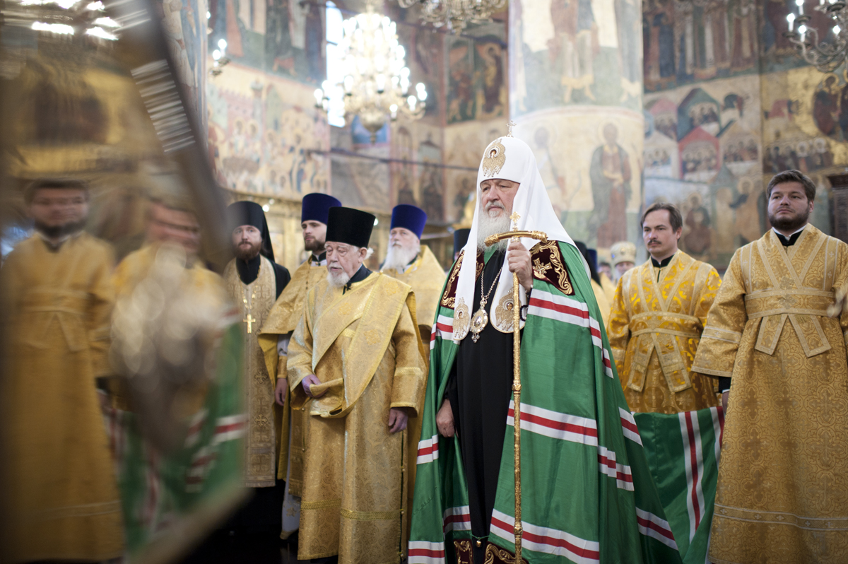 Путь к счастью лежит через исполнение заповедей, убежден Патриарх Кирилл Путь к счастью лежит через исполнение заповедей, убежден Патриарх Кирилл
