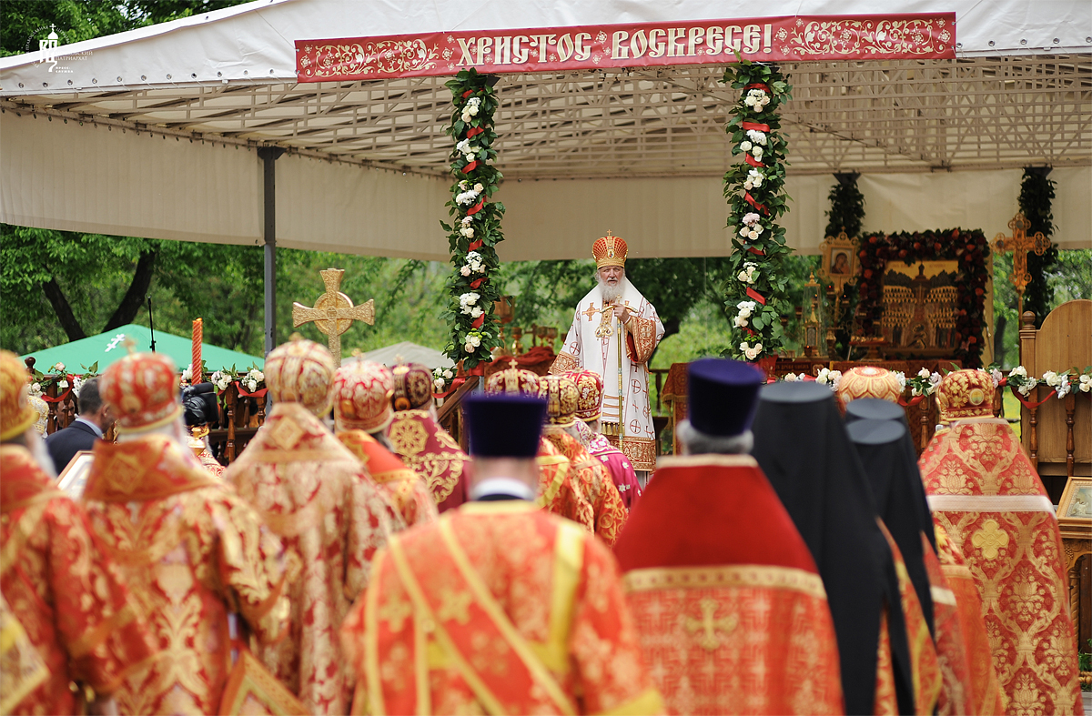 Патриарх Кирилл: за нашими спинами — жертва тысяч и тысяч мучеников Патриарх Кирилл: за нашими спинами — жертва тысяч и тысяч мучеников